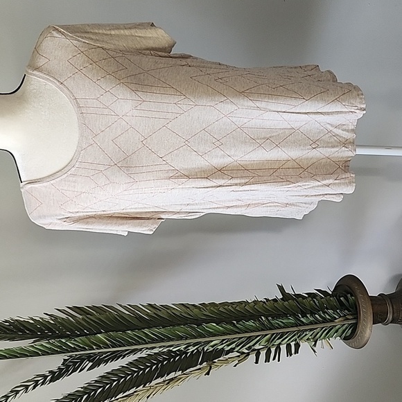 APT. 9 Heather Peach Short Sleeve Tee with Rose Gold Art Deco design - Picture 1 of 12